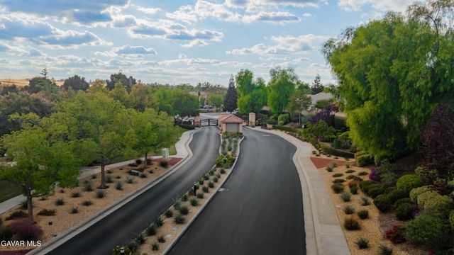 14006 Sandstone Peak Drive, Bakersfield, CA 93306