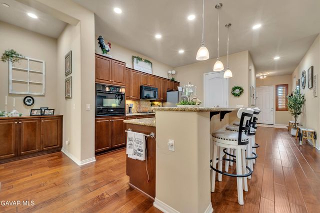 14006 Sandstone Peak Drive, Bakersfield, CA 93306