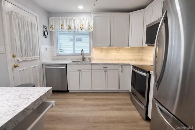 2 Bedford Court, Ridge, NY 11961