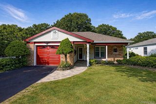 2 Bedford Court, Ridge, NY 11961