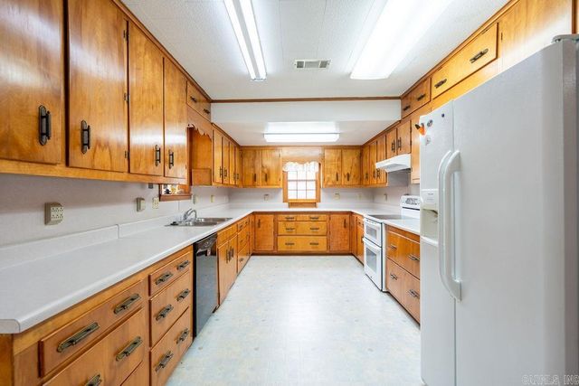 404 W Curran Street, Des Arc, AR 72040