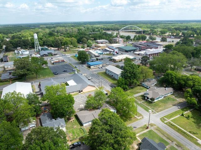 404 W Curran Street, Des Arc, AR 72040