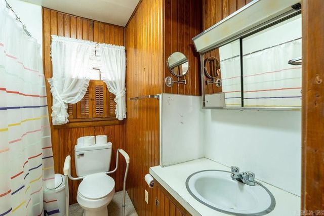 404 W Curran Street, Des Arc, AR 72040