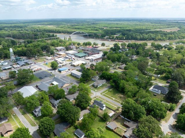 404 W Curran Street, Des Arc, AR 72040