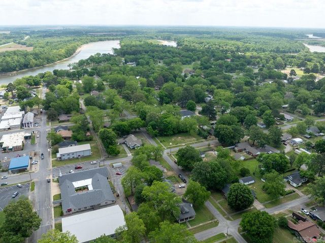 404 W Curran Street, Des Arc, AR 72040