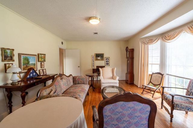 404 W Curran Street, Des Arc, AR 72040