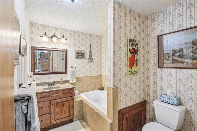 22774 George Road, Tonganoxie, KS 66086