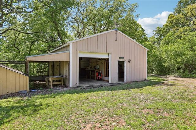 22774 George Road, Tonganoxie, KS 66086