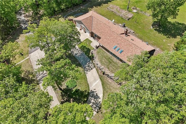 22774 George Road, Tonganoxie, KS 66086