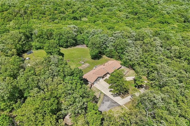 22774 George Road, Tonganoxie, KS 66086