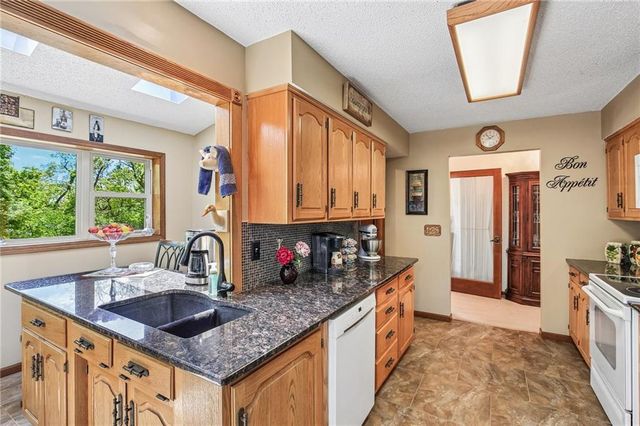 22774 George Road, Tonganoxie, KS 66086