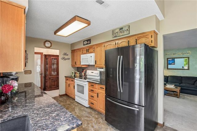 22774 George Road, Tonganoxie, KS 66086