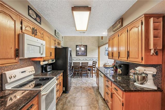 22774 George Road, Tonganoxie, KS 66086