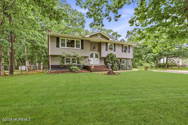 84 N Hope Chapel Road, Jackson, NJ 08527