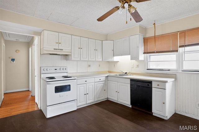 860 Saint Brendan Lane, Florissant, MO 63031