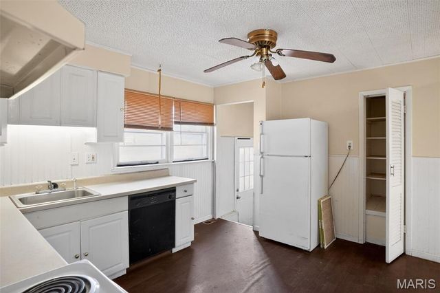 860 Saint Brendan Lane, Florissant, MO 63031