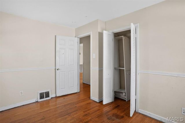 860 Saint Brendan Lane, Florissant, MO 63031