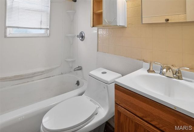 860 Saint Brendan Lane, Florissant, MO 63031