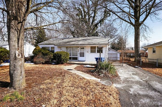 860 Saint Brendan Lane, Florissant, MO 63031