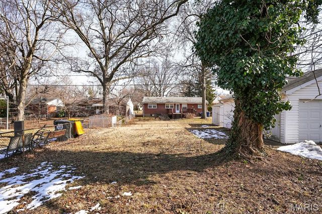 860 Saint Brendan Lane, Florissant, MO 63031