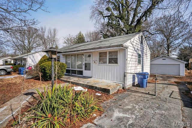 860 Saint Brendan Lane, Florissant, MO 63031