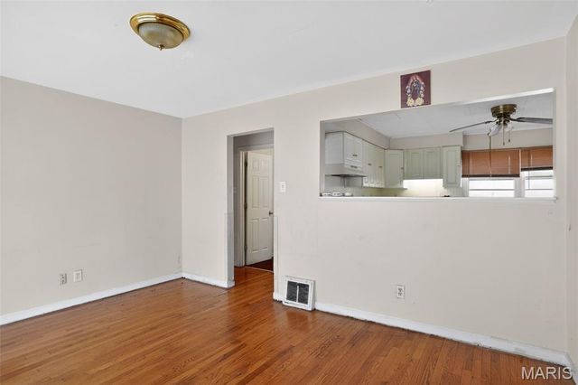 860 Saint Brendan Lane, Florissant, MO 63031