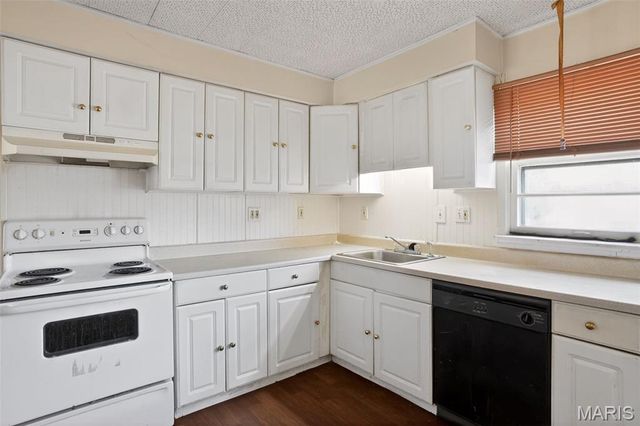 860 Saint Brendan Lane, Florissant, MO 63031