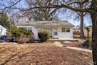 860 Saint Brendan Lane, Florissant, MO 63031