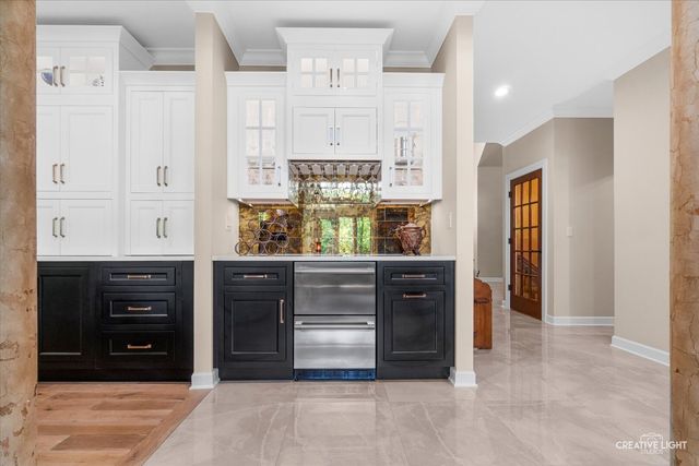 1585 Woodcrest Court, Aurora, IL 60502