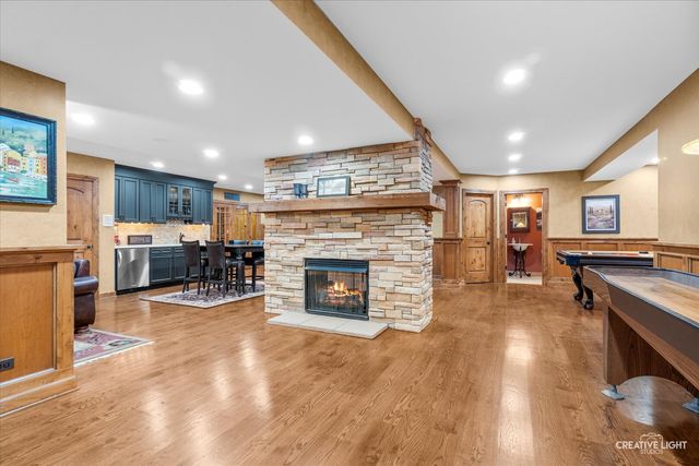 1585 Woodcrest Court, Aurora, IL 60502