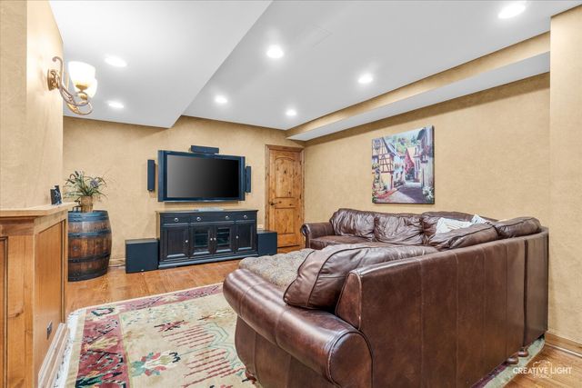 1585 Woodcrest Court, Aurora, IL 60502