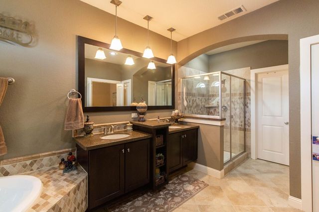 1605 Brook Glen Drive, Euless, TX 76039