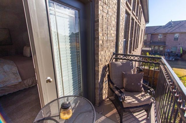 1605 Brook Glen Drive, Euless, TX 76039