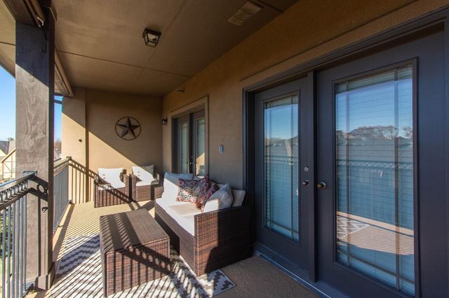 1605 Brook Glen Drive, Euless, TX 76039