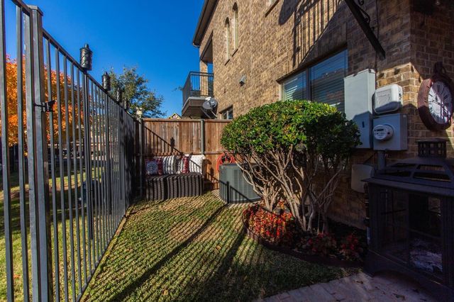 1605 Brook Glen Drive, Euless, TX 76039