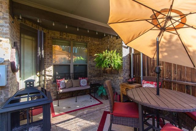 1605 Brook Glen Drive, Euless, TX 76039