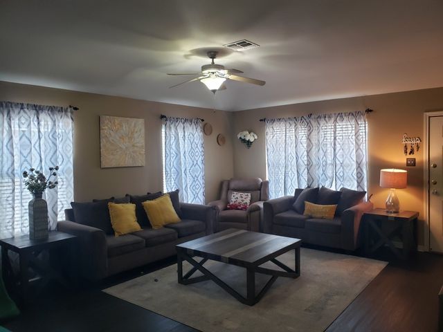 2016 Westwood Dr, Portland, TX 78374