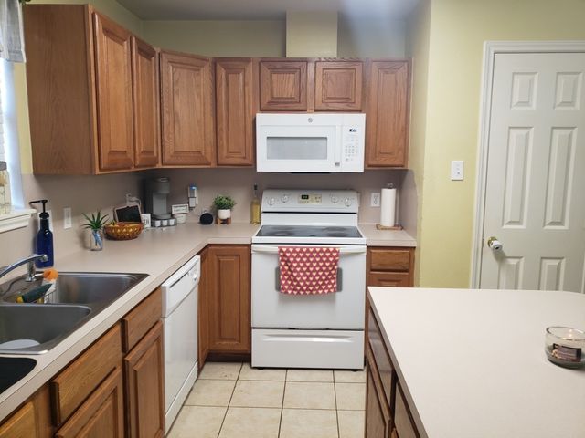 2016 Westwood Dr, Portland, TX 78374