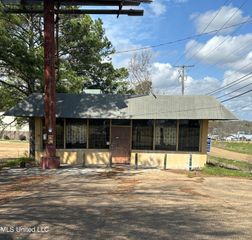 4105 Robinson Road, Jackson, MS 39209