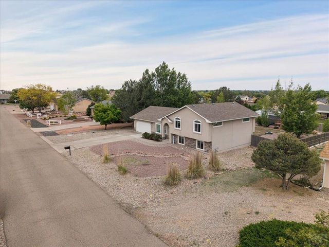 232 W Fairknoll Dr, Pueblo West, CO 81007