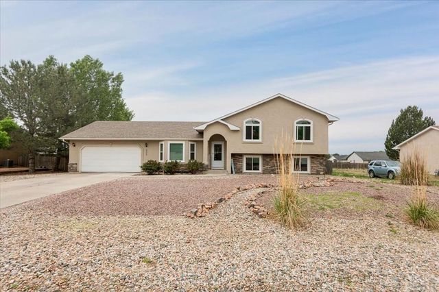 232 W Fairknoll Dr, Pueblo West, CO 81007