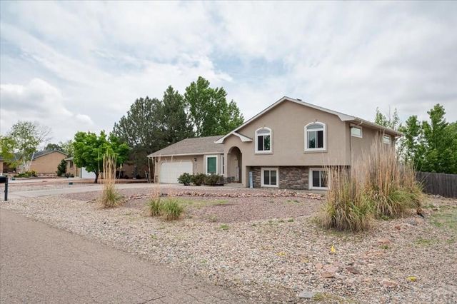 232 W Fairknoll Dr, Pueblo West, CO 81007