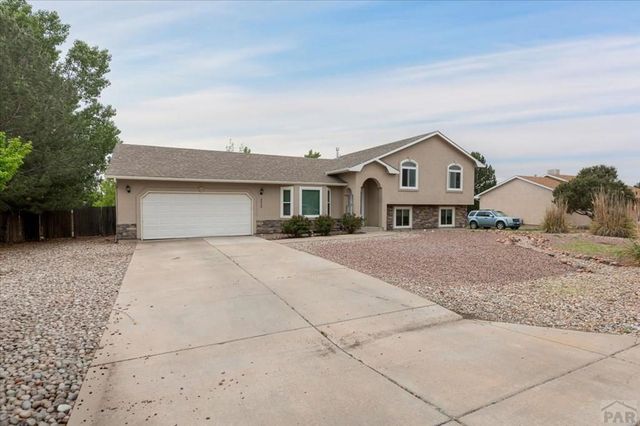 232 W Fairknoll Dr, Pueblo West, CO 81007