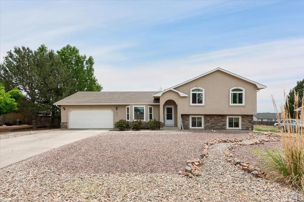 232 W Fairknoll Dr, Pueblo West, CO 81007