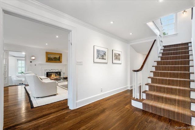 7 Meadow Place, Larchmont, NY 10538