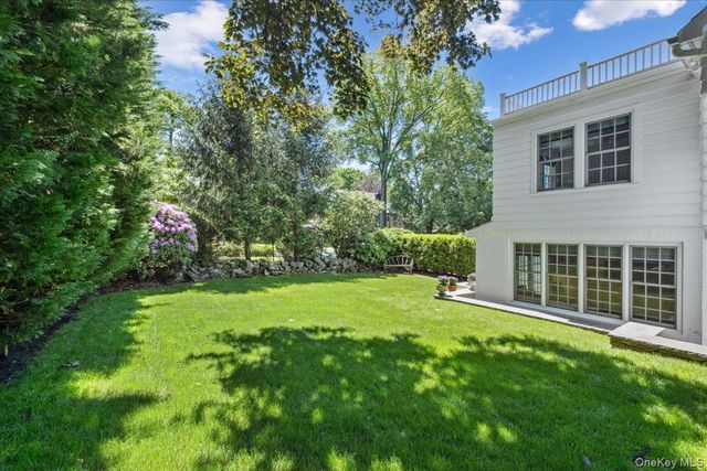 7 Meadow Place, Larchmont, NY 10538