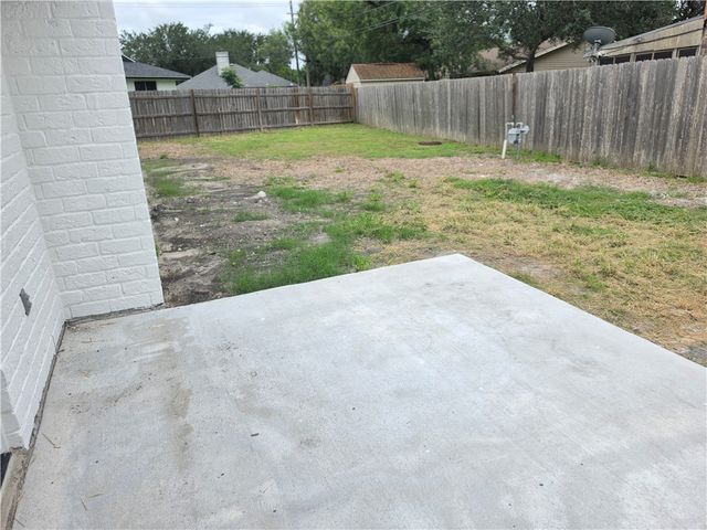 4961 Shadowbend Dr, Corpus Christi, TX 78413