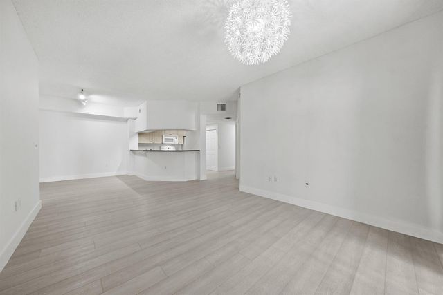 3020 Alcazar Place 202, Palm Beach Gardens, FL 33410