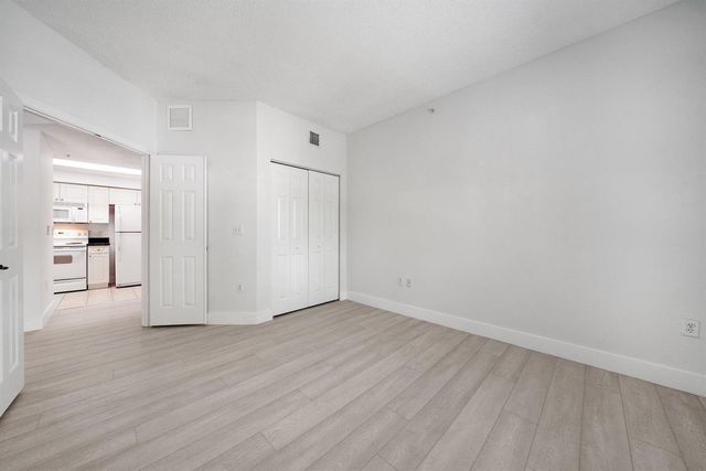 3020 Alcazar Place 202, Palm Beach Gardens, FL 33410