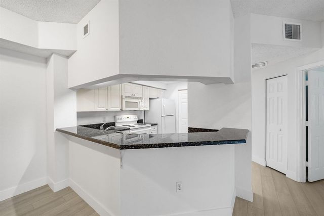 3020 Alcazar Place 202, Palm Beach Gardens, FL 33410